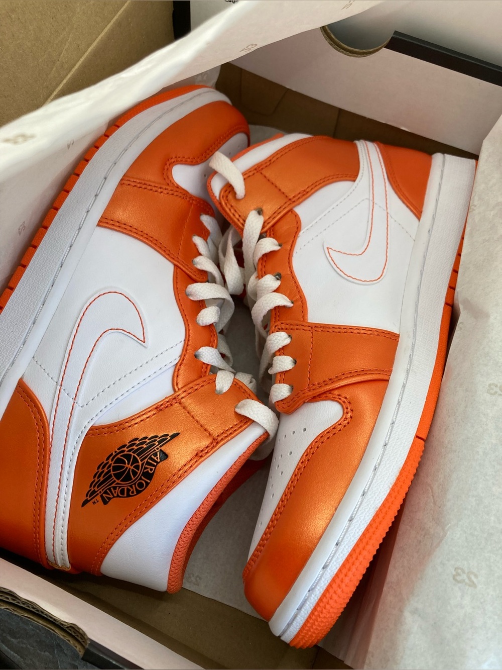 Air Jordan 1 Mid SE Electro Orange M7.5 (NIB)